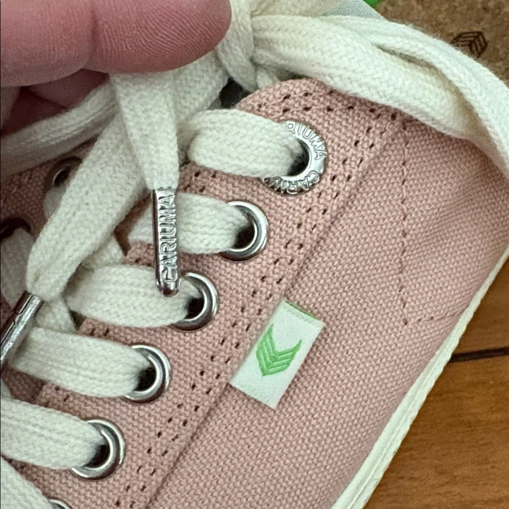 Cariuma OCA Low Pink Rose canvas vegan sneakers women’s size 9.5 EUC
